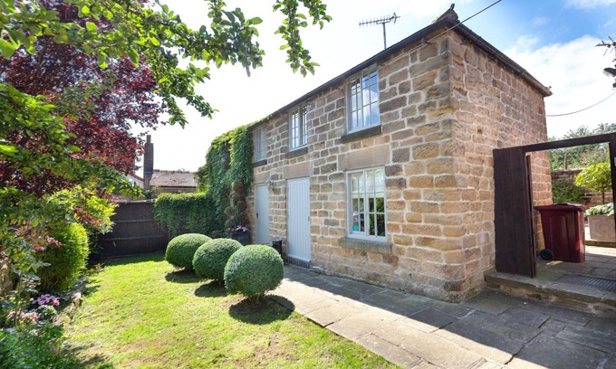 Alfreton Cabaña | The Dairy - 2 bedroom property with hot tub
