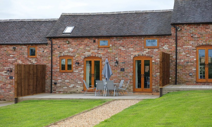 Ashby-de-la-Zouch Casa | The Dairy 2 bedroomed barn conversions sleeps 4+2 on the sofa