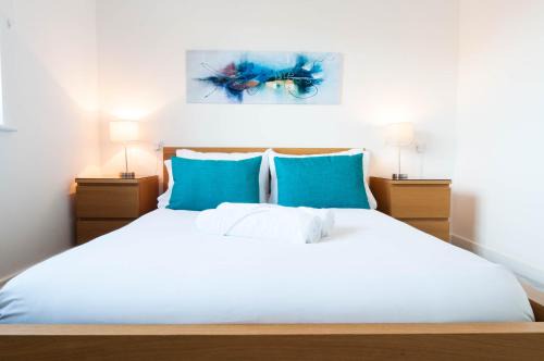Castle Donington Casa | The Dakota - next to East Midlands Airport