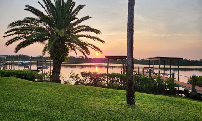Edgewater Casa | The Dancing Dolphin Retreat