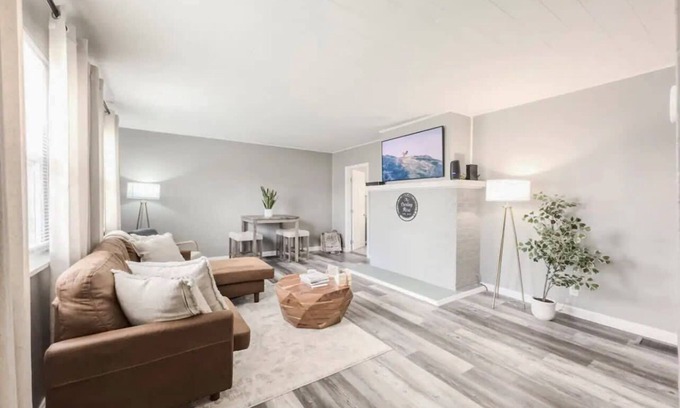 Highland Heights Casa | The Darling Rose | 10 min to Downtown Cincinnati