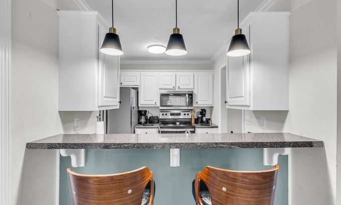 Starkville Condominio | The Dawg Den by OneHometown Getaways