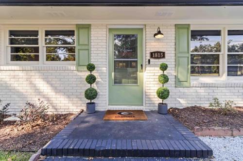 Statham Casa | The Dawg House Pet-Friendly Near UGA and Ga Club