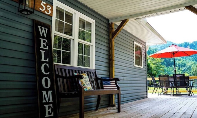 Ragland Casa | *The Decked out Den*