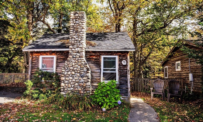 Lincoln Cabina | The Deer Haven Riverside Getaway at the PEMICABINS