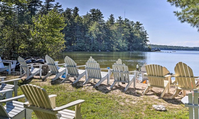 Raymond Casa | The Den Raymond Home with 200 Feet of Sandy Beach!