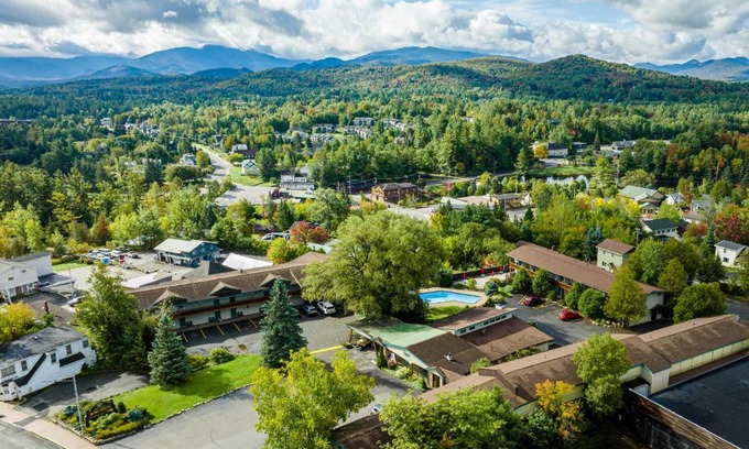 Lake Placid Cabina | The Devlin