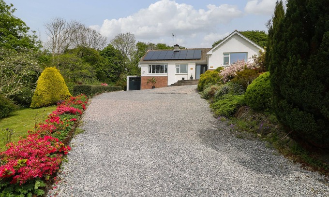 Wiseman's Bridge Casa | THE DINGLE, pet friendly, character holiday cottage in Stepaside