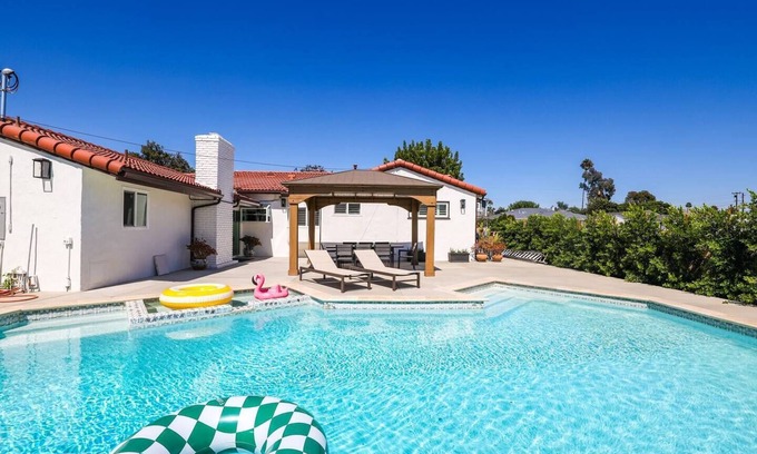Tustin Casa | The Disneyland Pool Villa