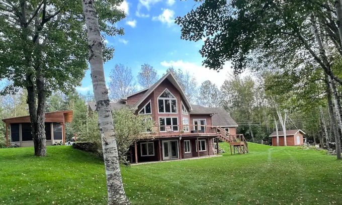 Moncton Casa | The DO LIFE Waterfront 4-Bedroom Vacation Home