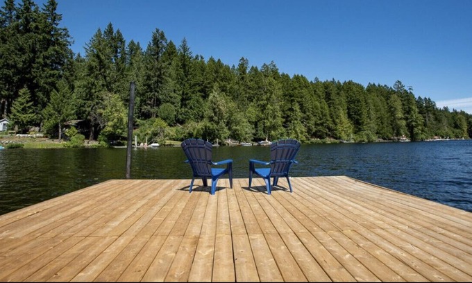 Shawnigan Lake Casa | The Dockside Duplex (Paddle side)