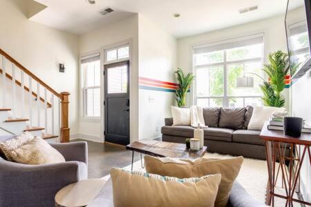 Nashville Casa | The Dogwood House - Minutes to Downtown & Opry