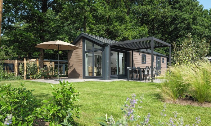 Lieren Casa | The Doornenburg Lodge offers a comfortable holiday home for 6 people with modern amenities and a private terrace in the Veluwe.