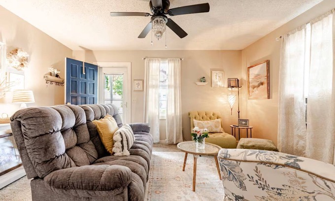 Cayce Cabaña | The Dove's Nest- Charming 2-bedroom cottage peacefully nestled in fabulous Cayce