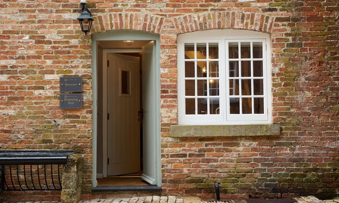 Carsington Cabaña | THE DOVECOTE, family friendly, character holiday cottage in Hopton
