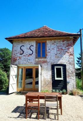 The Pelhams Casa | The Dovecote - unique self-contained 1bed renovated barn
