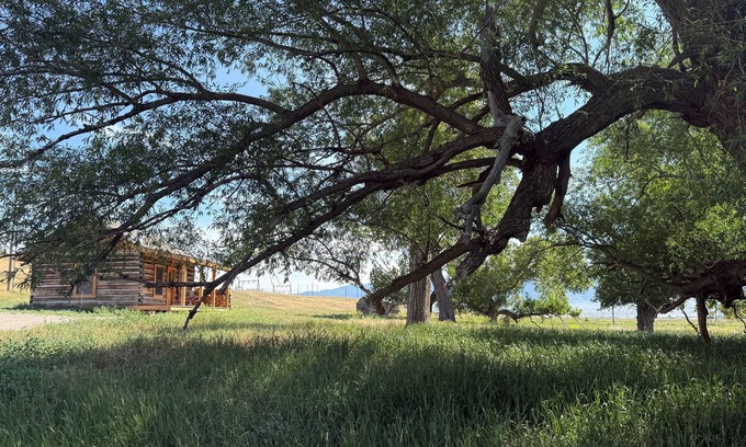 Ennis Casa | The Dovetail Cabin in Ennis
