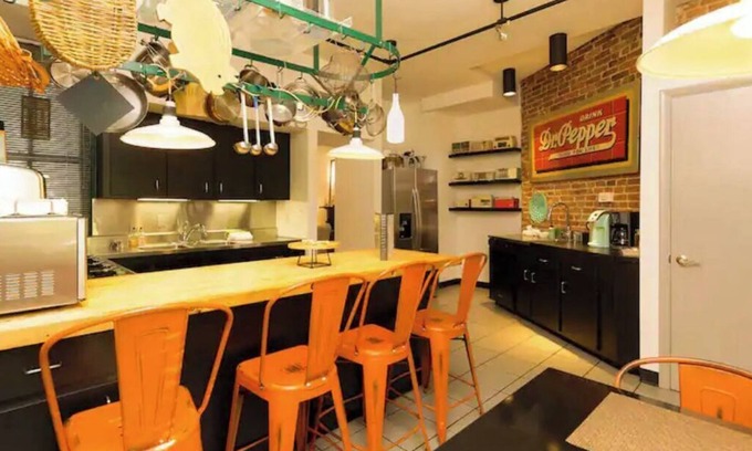 Downtown St. Louis Casa | The Doxie - Townhouse in Historic Soulard