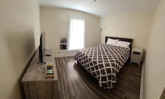 Tazewell Casa | The Dragon's Den Downstairs Room 1