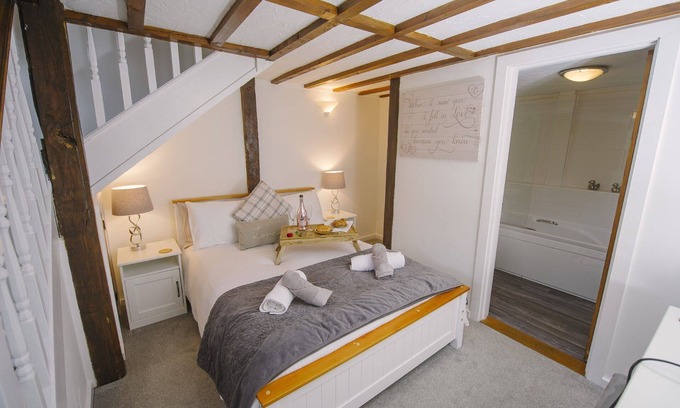 Devon Cabaña | The Dray - countryside cottage sleeping 2