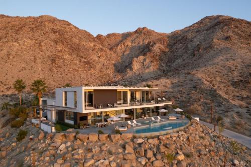 Palm Desert Casa | The Dream House Modern Estate Perched Above Palm Desert