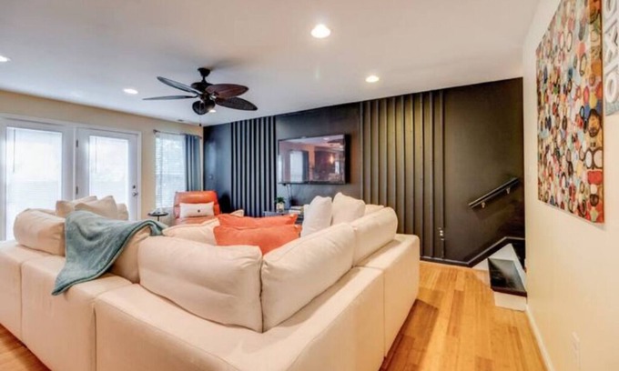 Fleet Casa | The Dream! Luxury Home By Norfolk Base King Bed