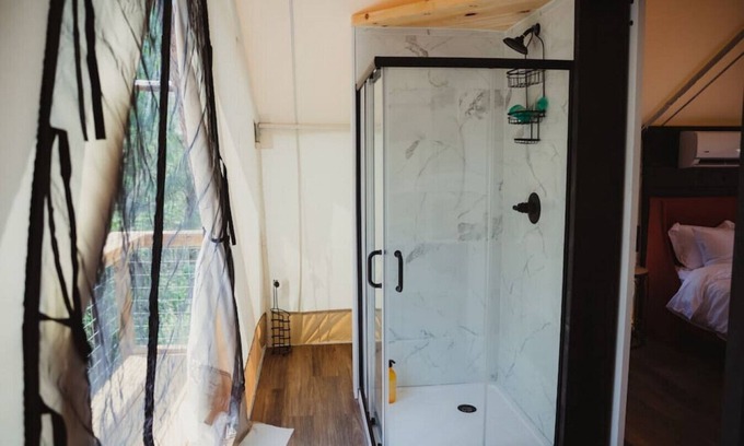 Cadiz Alquiler De RV | The Drury, Luxury Safari Tent