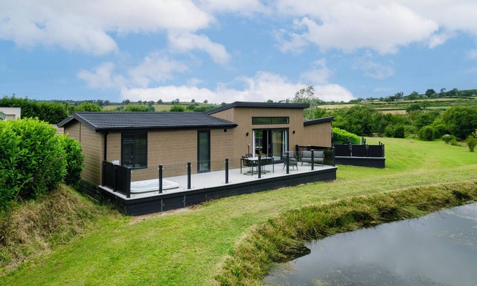 Canaston Bridge Chalet De Esquí | The Duck Pond - Countryside, Hot Tub