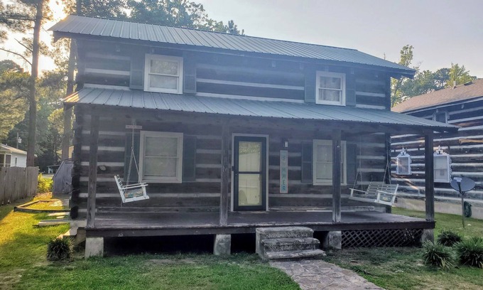 White Lake Cabina | The Ducks Summer Nest @ White Lake NC. A cozy, 5-bedroom 3-bath cabin.