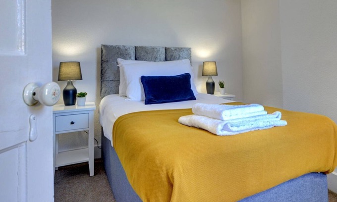 Bedford Villa | 3 Bedroom Eco-apartment in Bedford With Terrace by Silva
