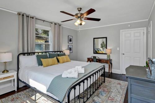 Eau Claire Casa | The Duke - Pet Friendly
