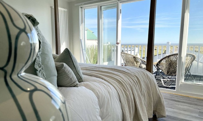 Southwold Cabaña | THE DUNES, SOUTHWOLD, pet friendly, with a garden in Southwold