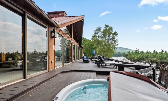 Rangeley Casa | The Dunn Main House - Gorgeous home on Mooselookmeguntic Lake