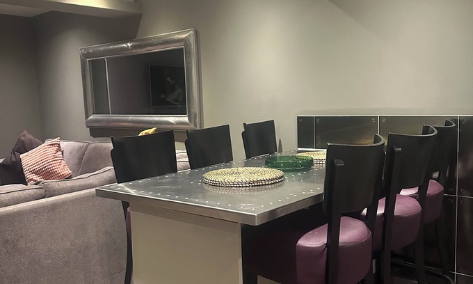 The Docks Apartamento | The Duplex Hideout Apartment (Sleeps 6)