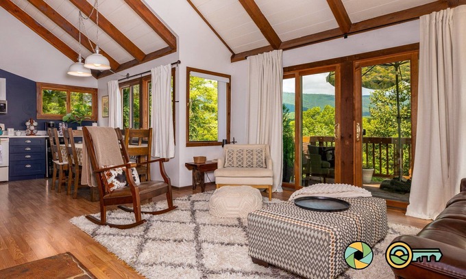 Basye Condominio | The Eagle's Nest - Mtn Views, Walk to Lake & Dining