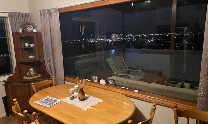 Rotorua Casa | The Eagles Nest - Comfortable quiet oasis with an awesome view!