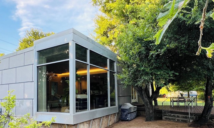 Austin Casa | The Eastwood Estate: secluded yet convenient, and with all the modern amenities