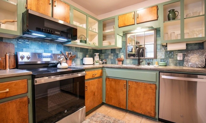 Oxford Casa | The Eden Double Decker 2 mi from the Sq and OM
