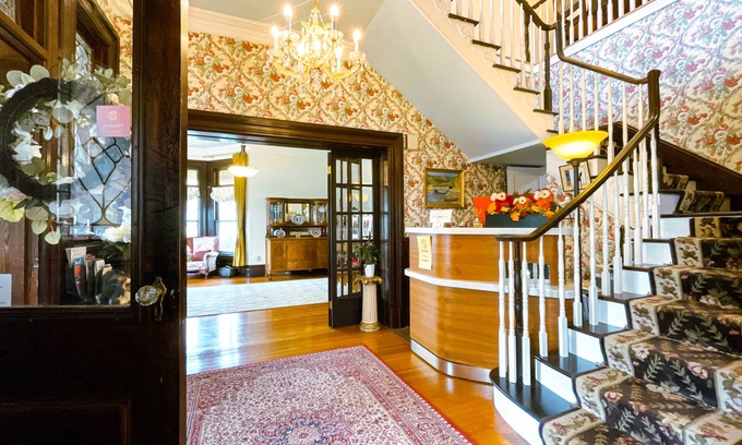 Queens Square Casa | The Eden Hall Inn