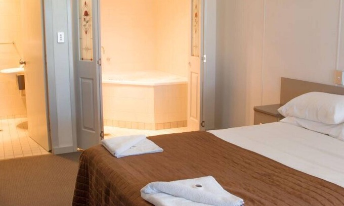 Buronga Hotel | The Edge Hotel