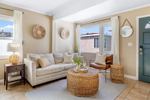 Balboa Peninsula Casa | The Edgewater Condos by AvantStay Waterfront Views and Short Walk to Beach
