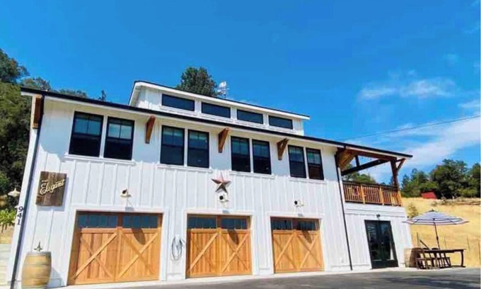 Healdsburg Casa | ❤The Elegant: A Chic Healdsburg Winery Cottage! Hot Tub, Views! !❤