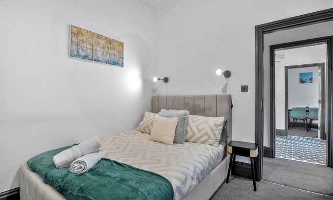 Moseley Apartamento | The Elegant Escape - 2 Bed Ensuite with Parking