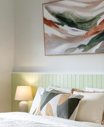 Christies Beach Apartamento | The Elements l Earth l 4 Stunning Apartments each with Private Outdoor Dining l Walk to the Beach l Pet Family and Event Friendly l Wifi l Netflix l Outdoor Shower l Communal BBQ Pavilion and Lawn Area l