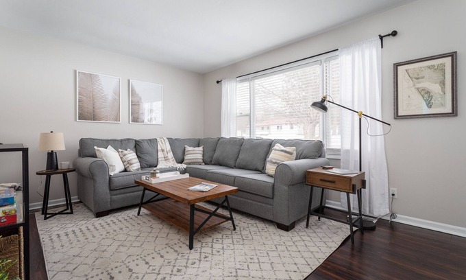 Frankfort Casa | The Elm Cottage - 1mi to Frankfort Beach