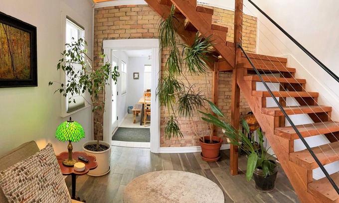East Central Casa | The Elm Tree Cottage in the Sugarhouse District