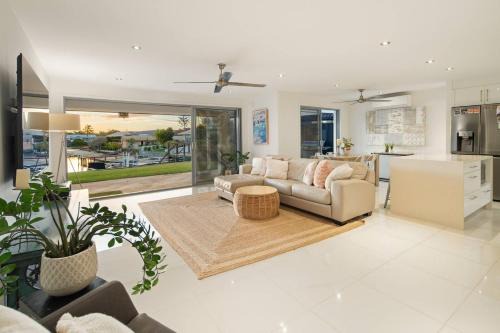 Broadbeach Waters Casa | The Elouera - Riverfront Haven near Surfers Paradise