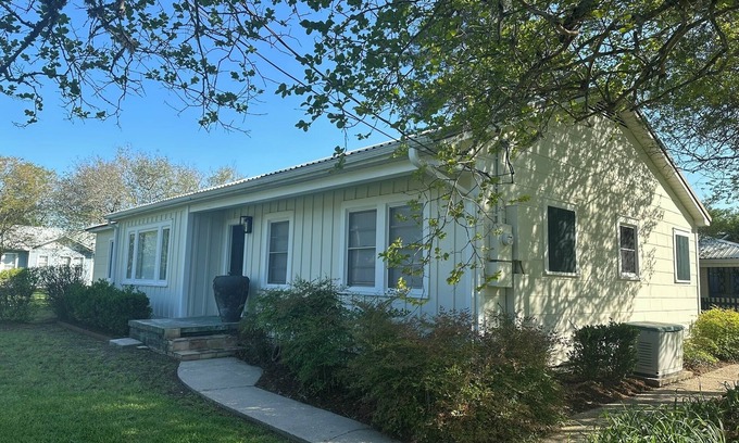 Breaux Bridge Casa | THE ELSIE - Wonderful completely renovated 3-bedroom house in Breaux Bridge