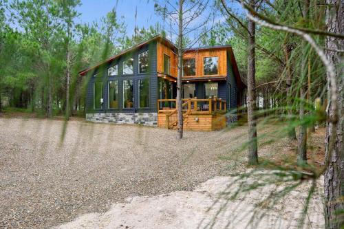 Broken Bow Casa | The Ember House - Luxury Honeymoon Cabin