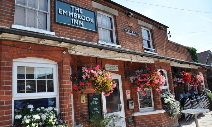 Wokingham Hotel | The Emmbrook Inn Hotel